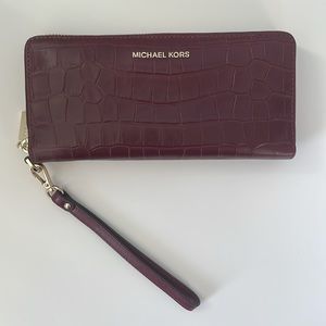 Michael Kors Continental Wristlet
